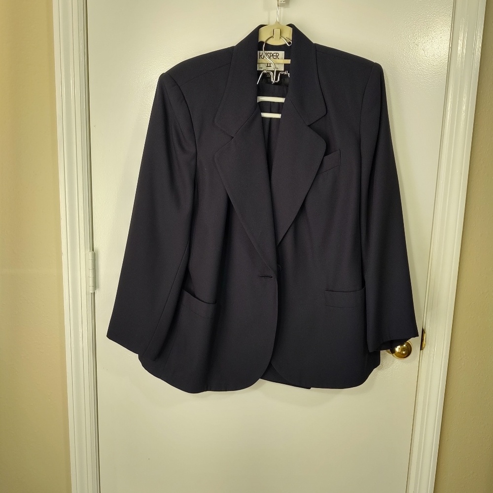 Kasper 2 piece Navy blue suit size 18 WP